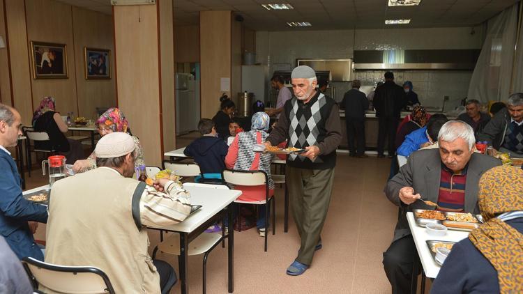 Şefkatevleri 10 bin kişiyi ağırladı