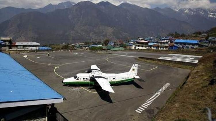 Nepalde yolcu uçağı düştü