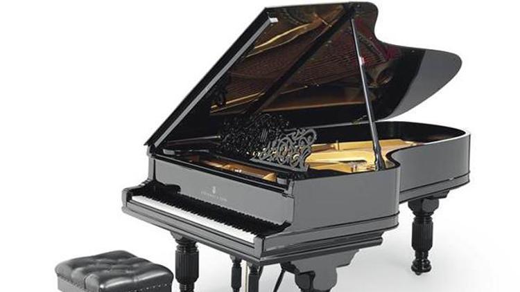 Stinge ait piyano açık artırmada 162 bin dolara satıldı