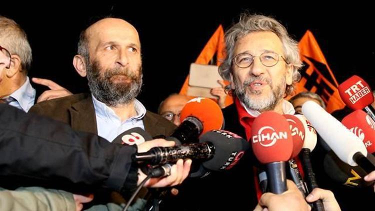 Uluslararası medya Can Dündar ve Erdem Gülün serbest bırakılmasını dünyaya böyle duyurdu