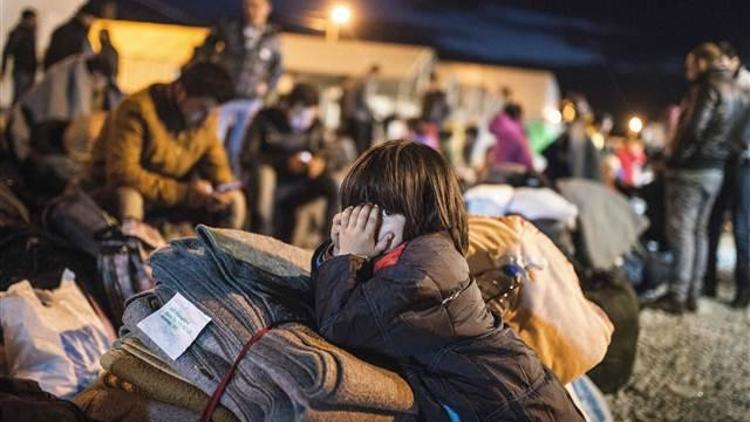 Yunanistanda iki mülteci kendini asmaya kalktı