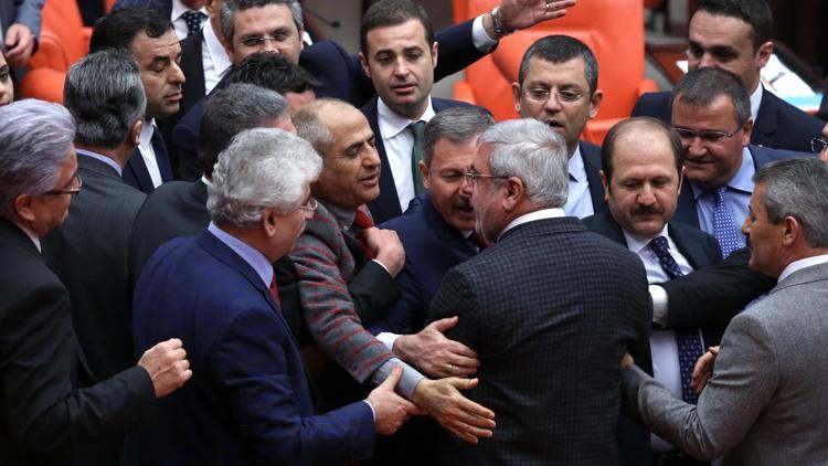 Erdoğanın “AYM kararına saygı duymuyorum” sözleri Meclisi karıştırdı
