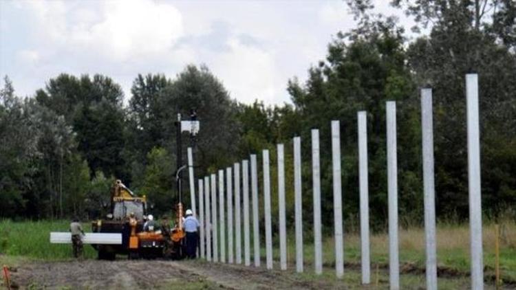 Macaristan, Romanya sınırına da tel örgü çekmeye hazırlanıyor