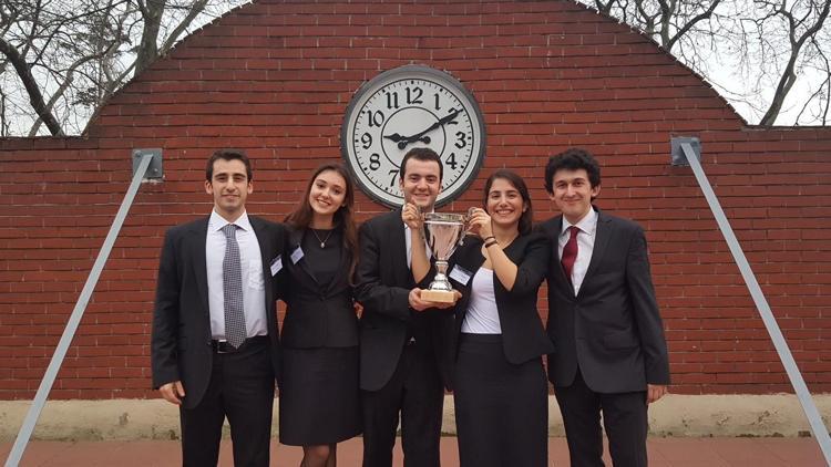 Dünyanın en büyük uluslararası hukuk yarışmasında Türkiye şampiyonu Galatasaray Üniversitesi Hukuk Fakültesi