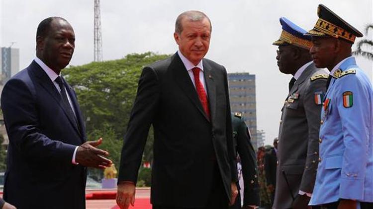 Cumhurbaşkanı Erdoğan, Fildişi Sahilinde törenle karşılandı