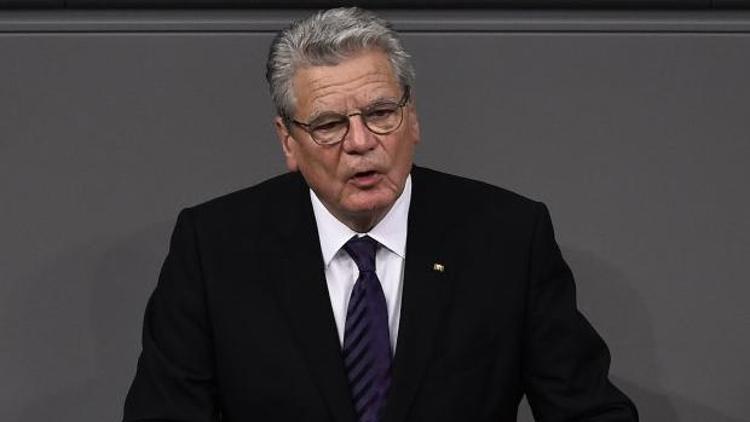 Almanya Cumhurbaşkanı Joachim Gauck: Kundakçıları izole edin