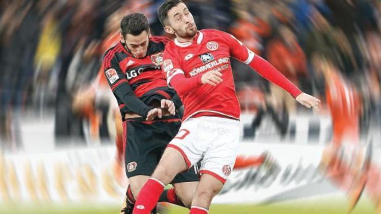 Hakan Çalhanoğlu’nu nakavt etti