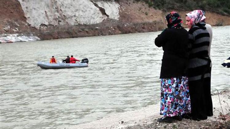 Tokatta kayıp iki çocuğu bulmak için baraj gölü taranıyor