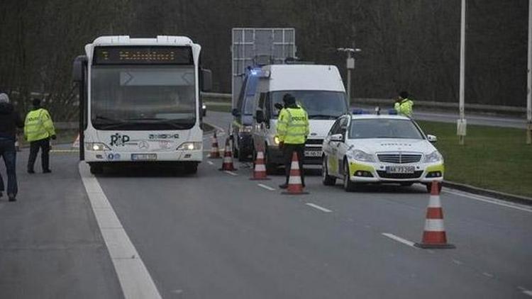 Danimarka ve İsveç sınır kontrollerine devam edecek