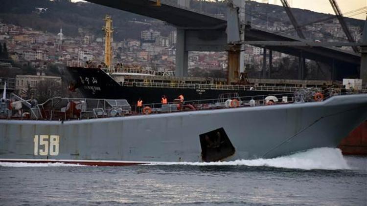 Rus savaş gemisi Caesar Kunikov geniş güvenlik önlemleriyle boğazdan geçti