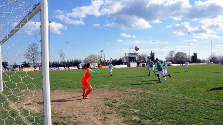 Protokol üyeleri, kadın futbol takımıyla maç yaptı