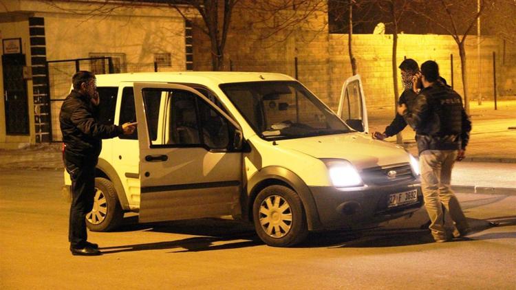 Gaziantepte polis müdürünün aracına silahlı saldırı