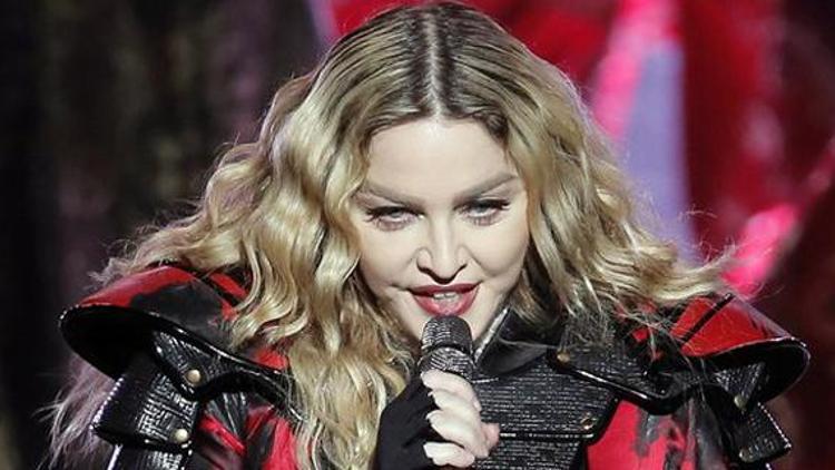 Ünlü şarkıcı Madonna konserde neden ağladı