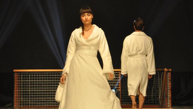 Denizli Fashion Week’te bornozdan gelinlik