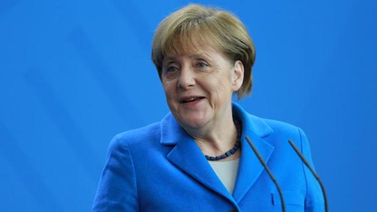 Almanya Başbakanı Merkele partisinden uyarı