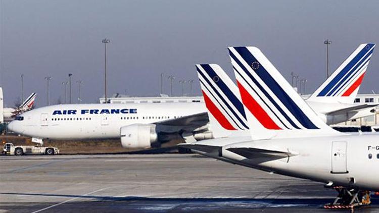 İstanbuldan gelen Air France uçağında valizde çocuk alarmı