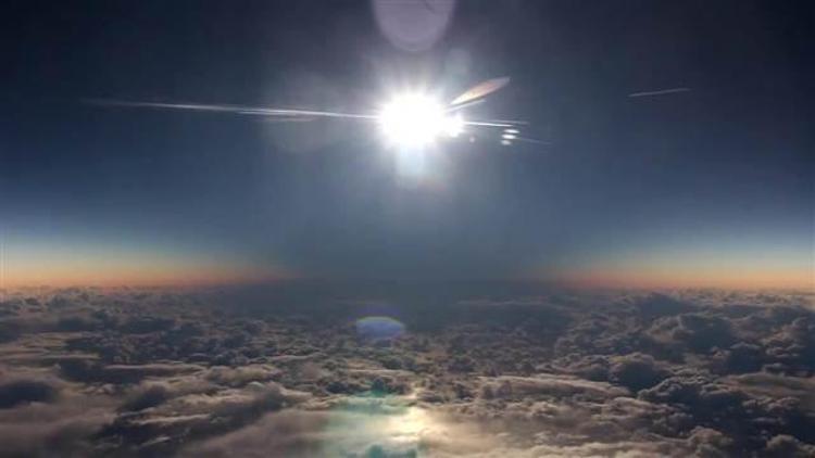 Güneş tutulması yolcu uçağından böyle görüntülendi