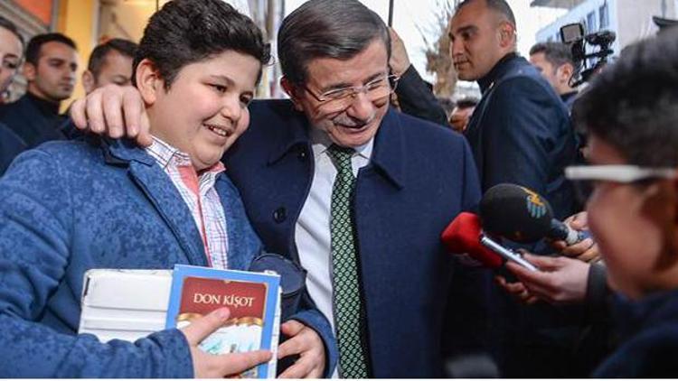 Başbakan Ahmet Davutoğlu Vanda esnafı ziyaret etti vatandaşlarla sohbet etti