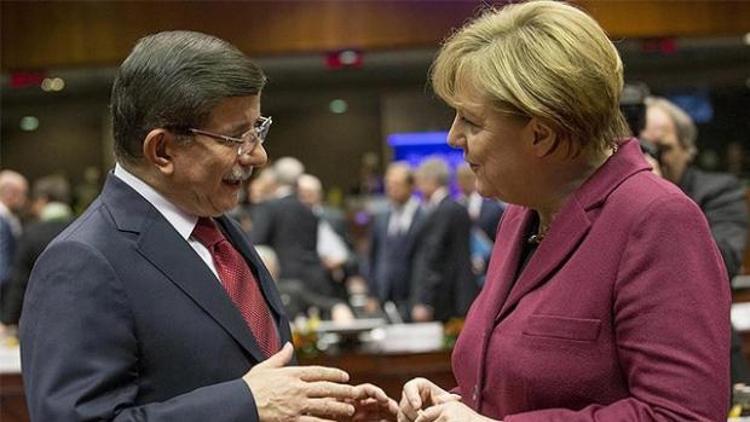Başbakan Davutoğlu Merkelle telefonda görüştü