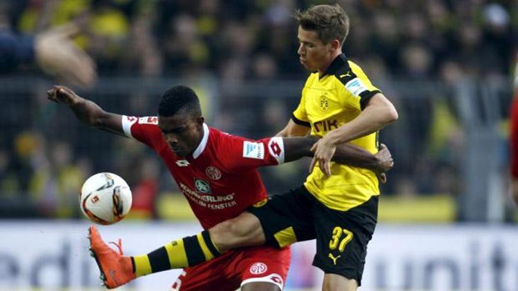 Borussia Dortmund-Mainz 05 maçında iki taraftar kalp krizi geçirdi