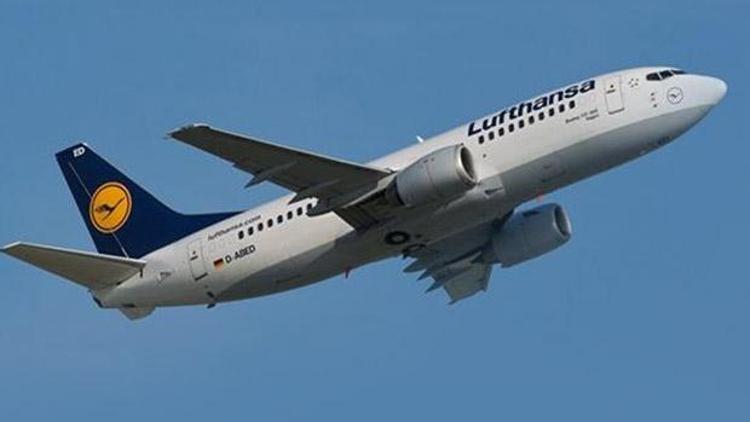 Lufthansa uçağı 131 yolcusuyla acil iniş yaptı