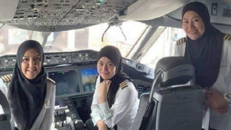 Bruneili kadın pilotlar Suudi Arabistana uçarak tarih yazdı