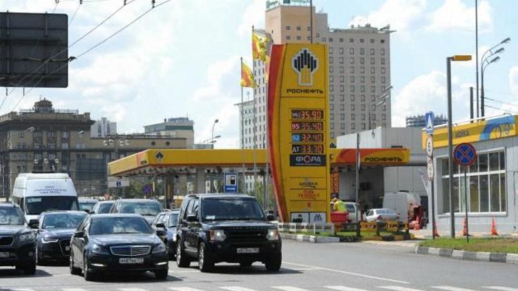 Rosneft dev petrol sahasındaki hisselerini Hintlilere satıyor