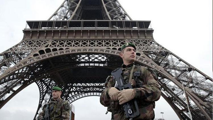 Pariste bir kez daha terör alarmı