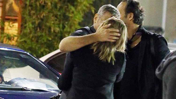George Clooney sarışın bir kadında böyle yakalandı