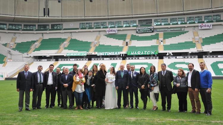 Bursasporun yeni stadında nikah töreni