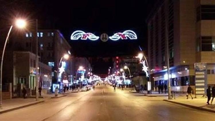 Erzurum’un Cumhuriyet Caddesi 7 saat trafiğe kapatıldı