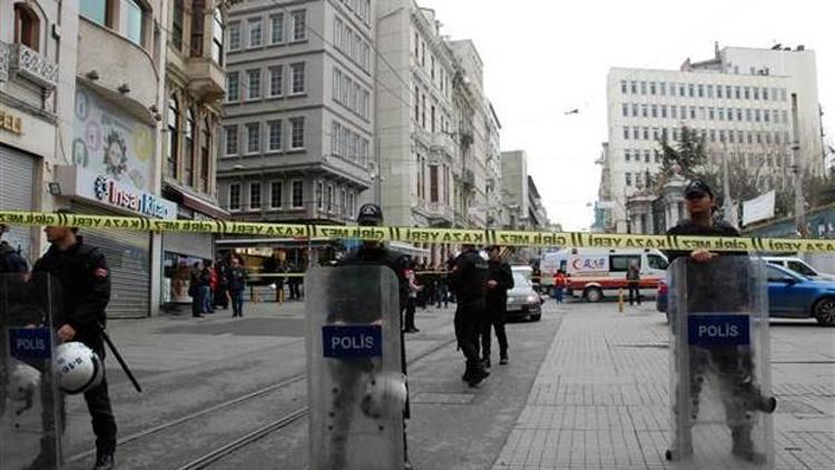 Taksim İstiklal Caddesinde canlı bomba patladı