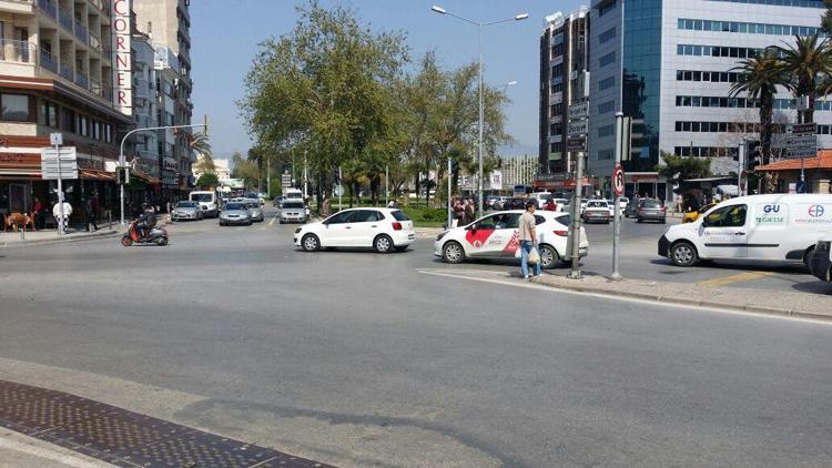 İzmirde sokaklar bomboş