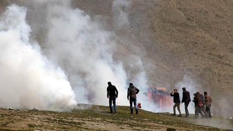 Hakkari’de izinsiz nevruz kutlamasına polis müdahalesi