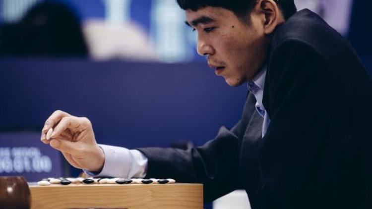Koreliler AlphaGoya yenildi, yapay zekaya yatırım kararı aldı