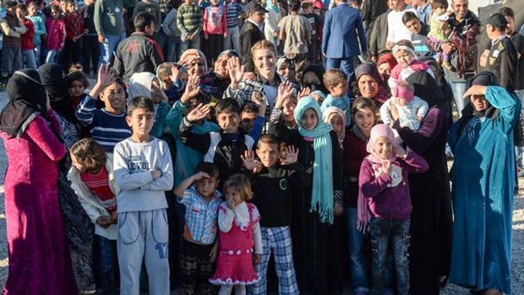 Gülben Ergen mülteci kampını ziyaret etti