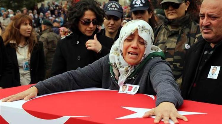Şehit Osman Belkayanın annesi: Ben sana doyamadım, veremem kara toprağa