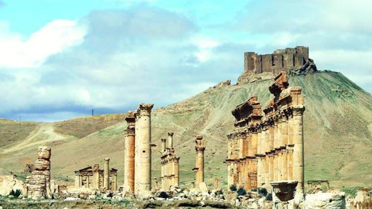 Rejim ordusu Palmira kalesini geri aldı