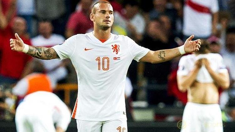 Sneijder İngiltere maçında forma giymeyecek