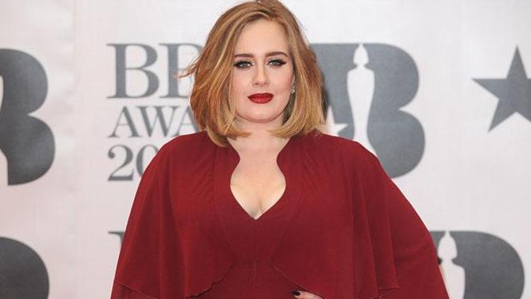 Ünlü şarkıcı Adelein hayranları çok üzülecek