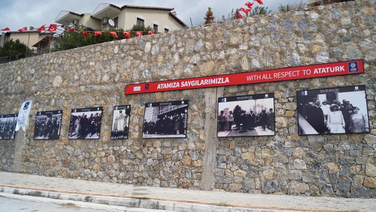 Kuşadası’na dev Atatürk köşesi