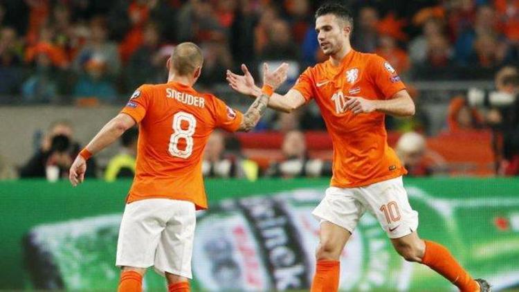 Robin van Persie: Wesley Sneijder, Türkiyeden ayrılmak istiyor