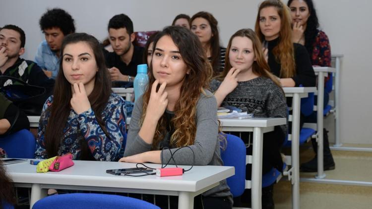 Hemşire adaylarına işaret dili eğitimi