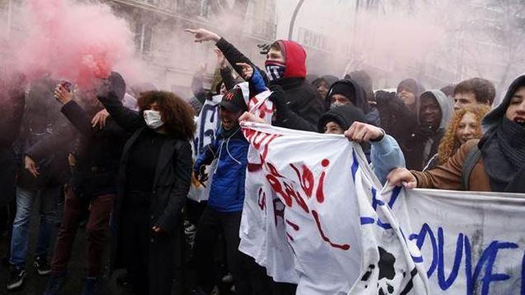 Fransada protestolar hayatı felç etti