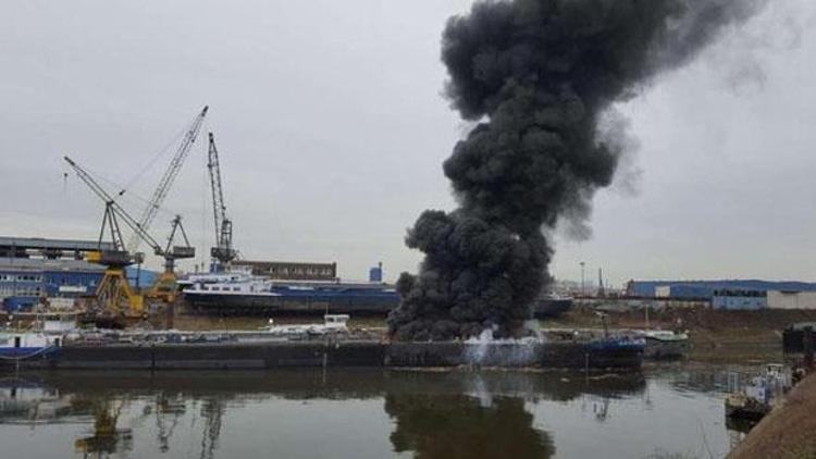 Almanyanın Duisburg Limanındaki tankerde patlama: 2 ölü