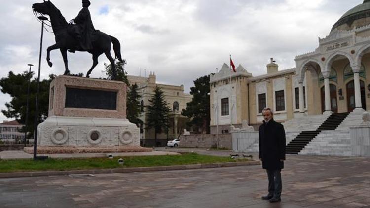 Şehitler kentin göbeğinde yatıyor