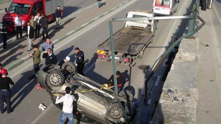 Otomobille köprüden uçtu, altından geçen yaya son anda kurtuldu