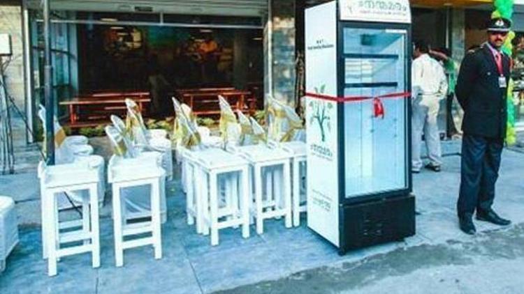 Bu restoran sokağa buzdolabı koydu, insanlık dersi verdi