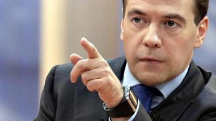 Medvedevden flaş açıklama: Ukraynada devlet yok