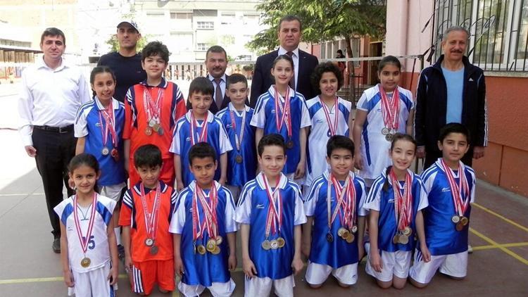 Badminton’da miniklerin zaferi